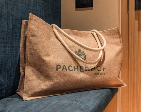 Hotel Pacherhof con tenuta vinicola: immagini e video Hotel Pacherhof con tenuta vinicola: immagini e video