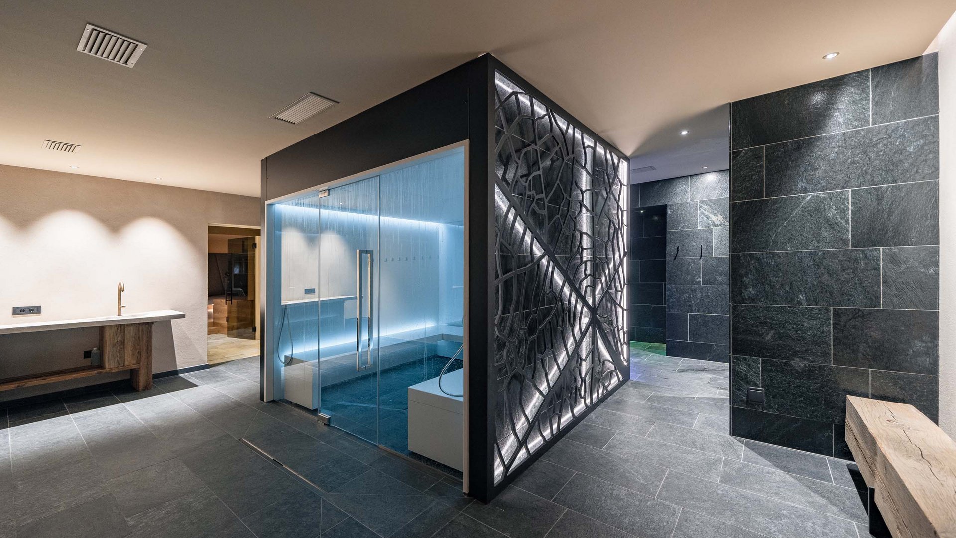 Hotel bei Brixen mit Tradition und Charakter Hotel bei Brixen mit Tradition und Charakter