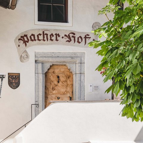 Hotel Pacherhof con tenuta vinicola: immagini e video Hotel Pacherhof con tenuta vinicola: immagini e video