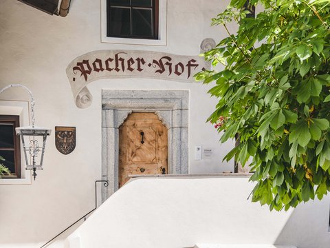 Hotel Pacherhof con tenuta vinicola: immagini e video Hotel Pacherhof con tenuta vinicola: immagini e video