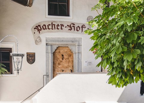 Hotel Pacherhof con tenuta vinicola: immagini e video Hotel Pacherhof con tenuta vinicola: immagini e video