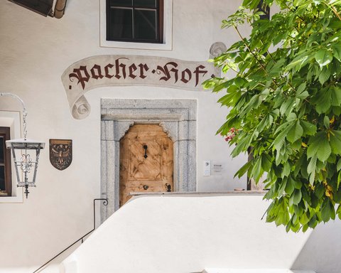 Hotel Pacherhof con tenuta vinicola: immagini e video Hotel Pacherhof con tenuta vinicola: immagini e video