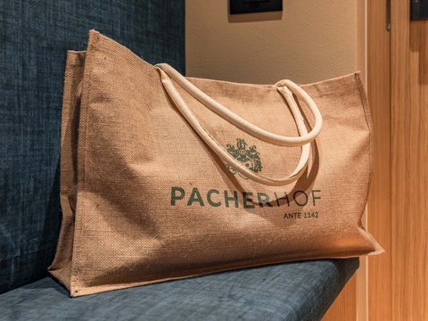 Hotel Pacherhof con tenuta vinicola: immagini e video Hotel Pacherhof con tenuta vinicola: immagini e video