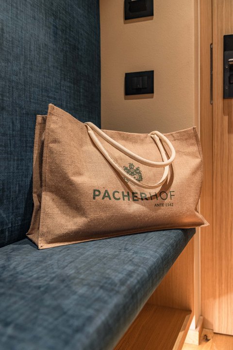 Hotel Pacherhof con tenuta vinicola: immagini e video Hotel Pacherhof con tenuta vinicola: immagini e video