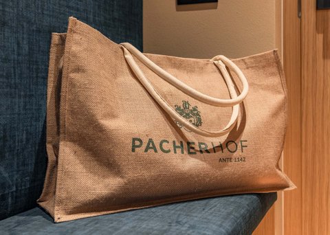 Hotel Pacherhof con tenuta vinicola: immagini e video Hotel Pacherhof con tenuta vinicola: immagini e video