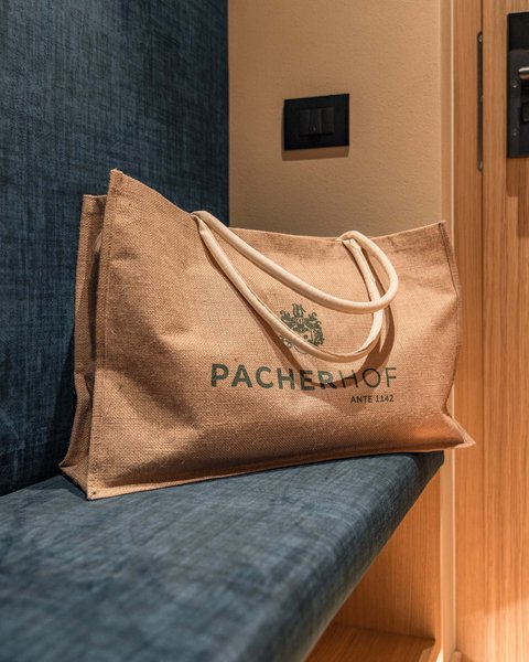 Hotel Pacherhof con tenuta vinicola: immagini e video Hotel Pacherhof con tenuta vinicola: immagini e video