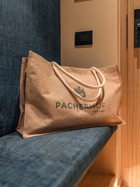 Hotel Pacherhof con tenuta vinicola: immagini e video Hotel Pacherhof con tenuta vinicola: immagini e video