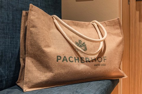 Hotel Pacherhof con tenuta vinicola: immagini e video Hotel Pacherhof con tenuta vinicola: immagini e video