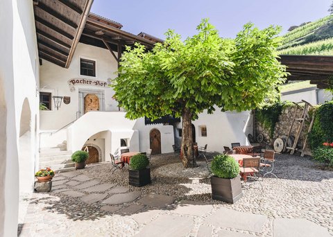 Hotel Pacherhof con tenuta vinicola: immagini e video Hotel Pacherhof con tenuta vinicola: immagini e video
