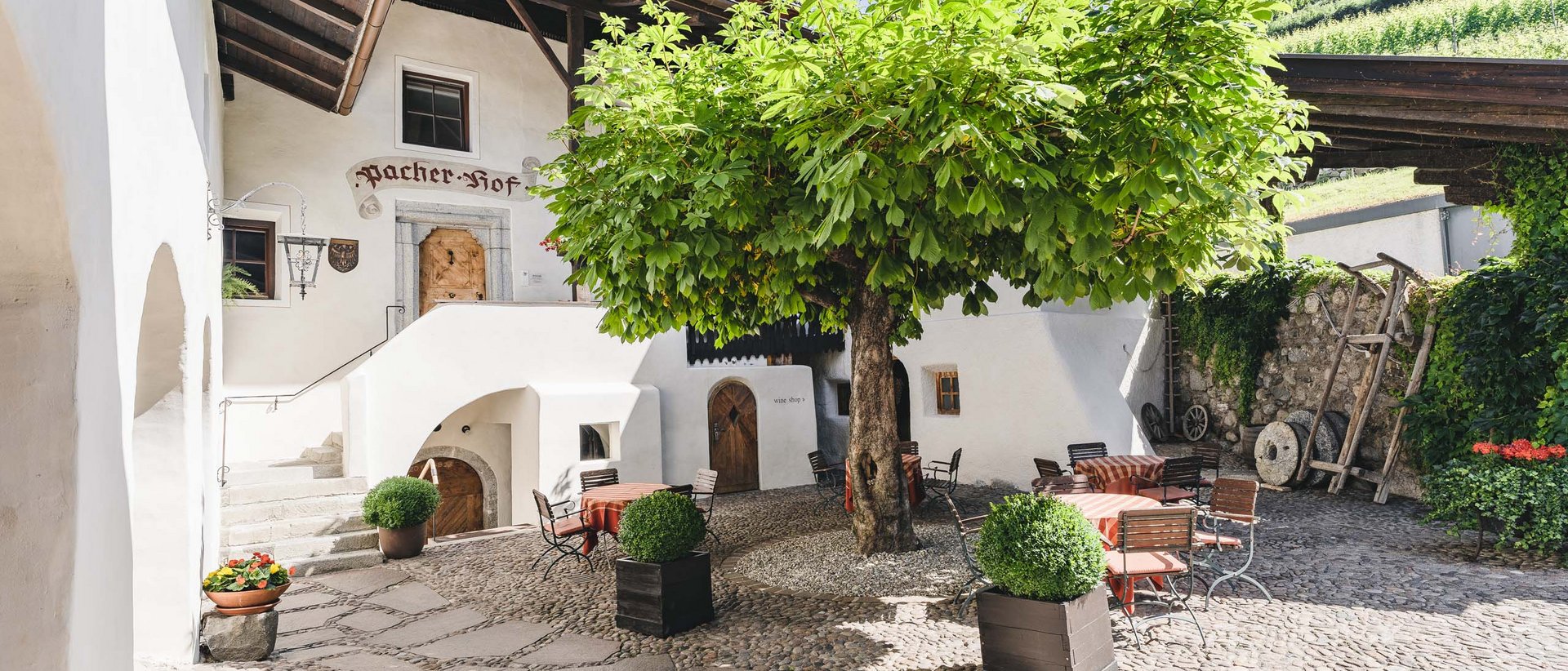 Hotel bei Brixen mit Tradition und Charakter Hotel bei Brixen mit Tradition und Charakter